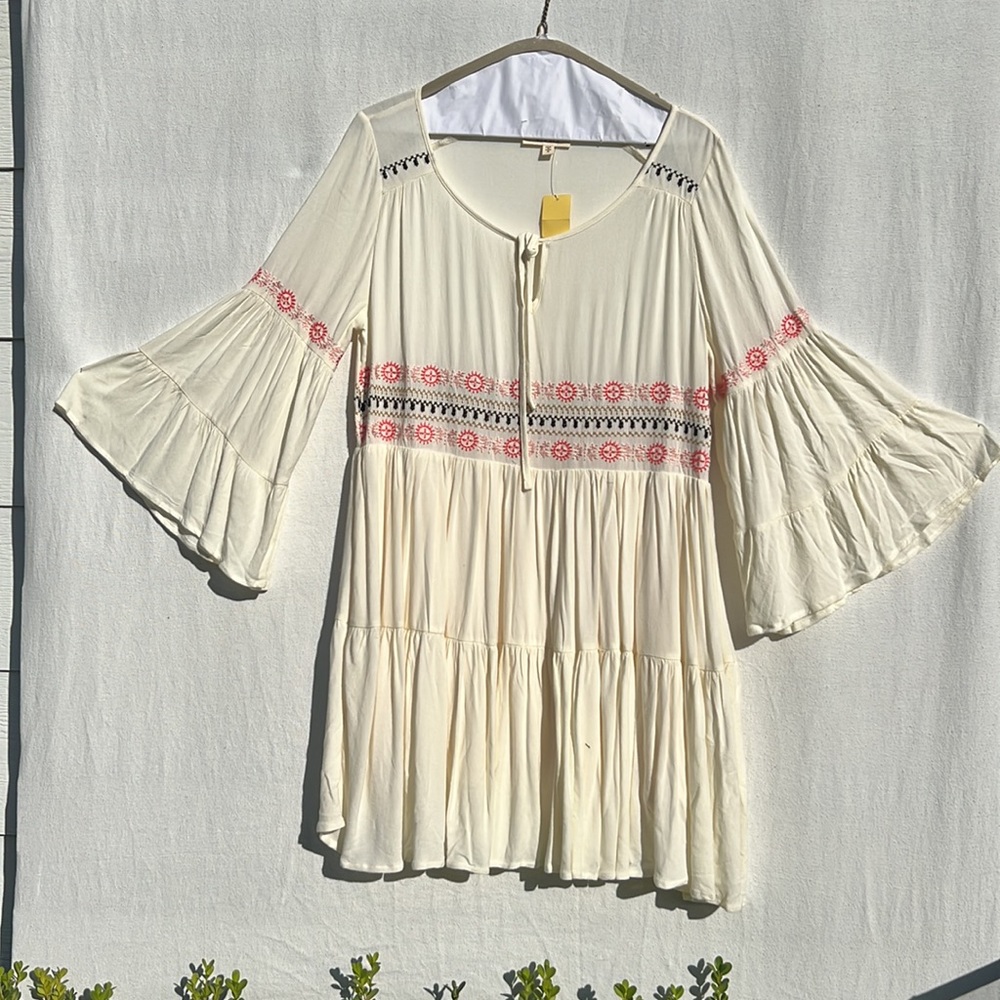 NEW WITH TAGS. ILLA ILLA flare sleeve tie neck boho dress size small.